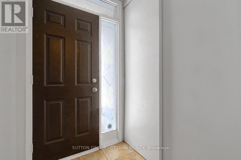 29229488/17-glenhaven-private/brookfield-gardens/ottawa/ontario/K1V2B2_2