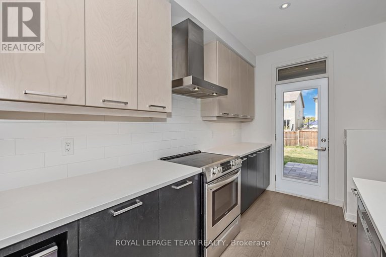 28811233/522-borbridge-avenue/riverside-southgloucester-glen/ottawa/ontario/K4M0H9_17