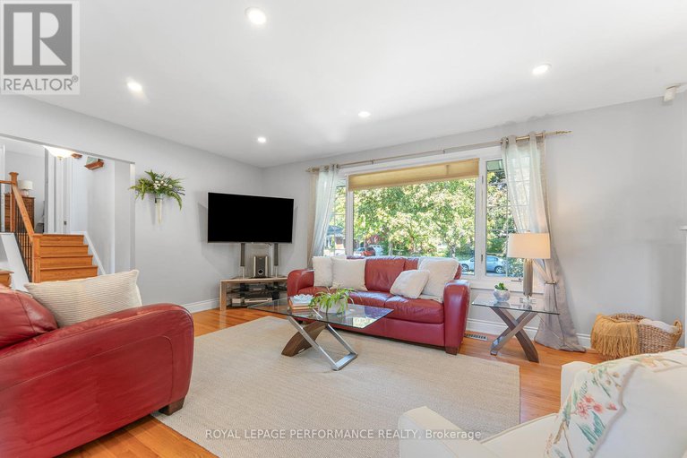 28878550/1044-cromwell-drive/riverside-park/ottawa/ontario/K1V6K5_9