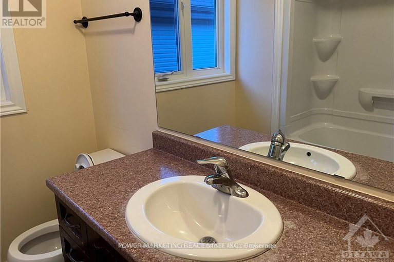 29319586/270-mica-crescent/town-of-rockland/clarence-rockland/ontario/K4K0E2_11