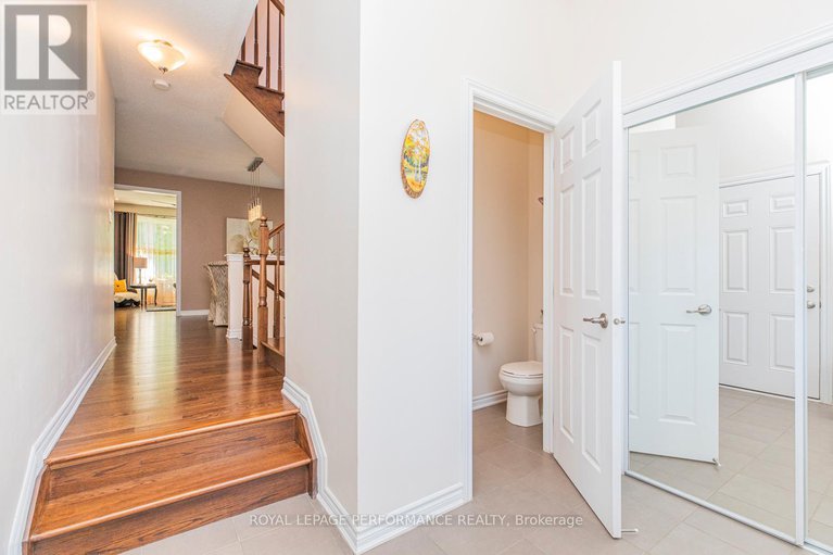 28558182/30-summitview-drive/emerald-meadowstrailwest/ottawa/ontario/K2M2V9_4