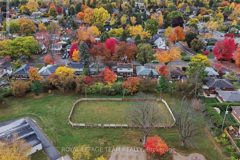 29030810/1195-major-street/bel-air-park/ottawa/ontario/K2C2S1_32