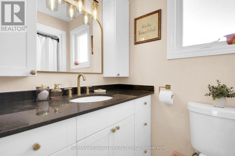 29532776/294-turnstone-court/chatelaine-village/ottawa/ontario/K1E2V2_34