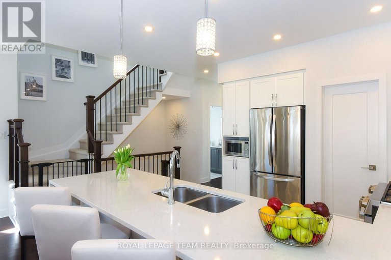 29666466/725-capricorn-circle/riverside-southgloucester-glen/ottawa/ontario/K4M0J4_12