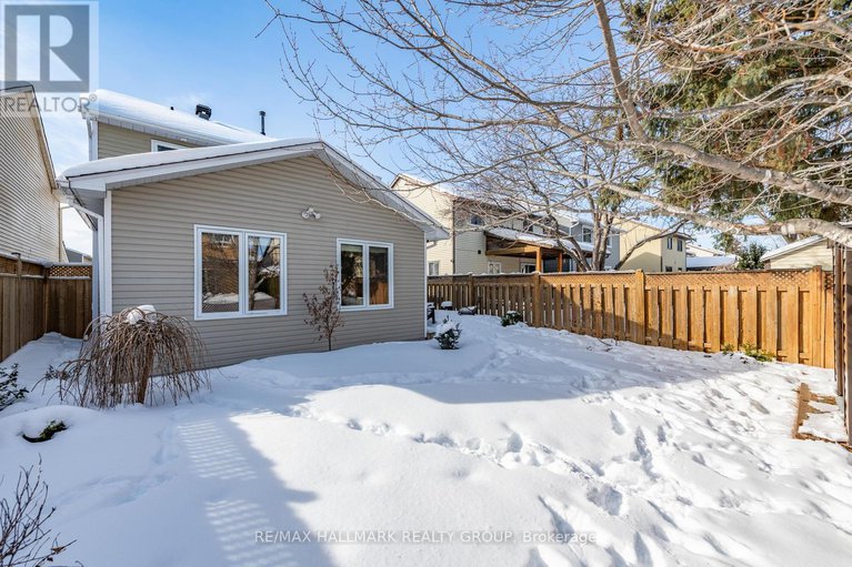 29349068/70-melanie-crescent/glencairnhazeldean/ottawa/ontario/K2L2J8_44