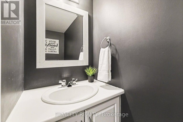 29485889/28-glamorgan-drive/glencairnhazeldean/ottawa/ontario/K2L1P9_26