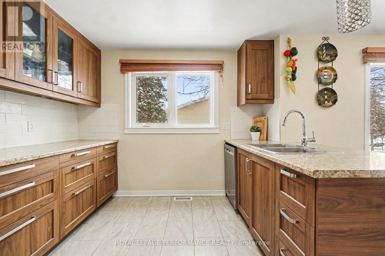 29397617/1931-ashmont-street/chapel-hill/ottawa/ontario/K1C7B9_12