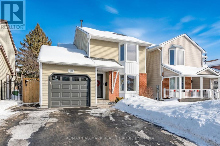 29349068/70-melanie-crescent/glencairnhazeldean/ottawa/ontario/K2L2J8_1