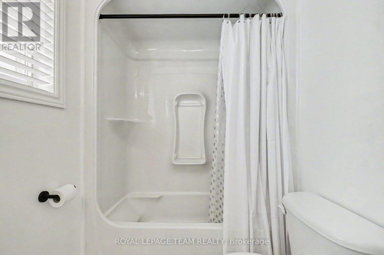 29555380/689-vermillion-drive/riverside-southgloucester-glen/ottawa/ontario/K1V1W2_22