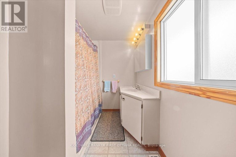 29427446/34-hadley-circle/bells-corners/ottawa/ontario/K2H6N9_20