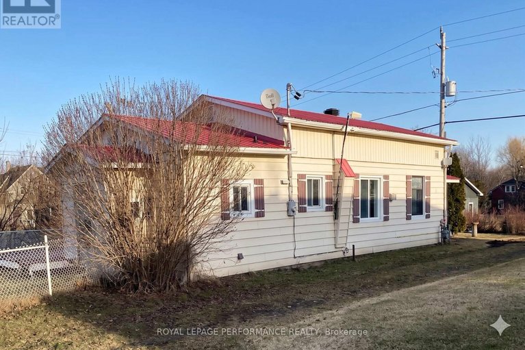 29612296/4866-2nd-line-road/south-glengarry-lancaster-twp/south-glengarry/ontario/K0C1Z0_3