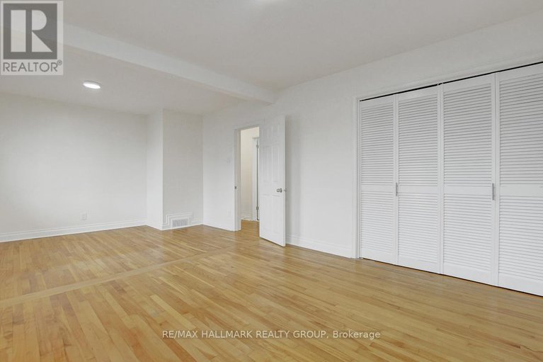 29145241/13-dunham-street/cardinal-heights/ottawa/ontario/K1J7L5_17