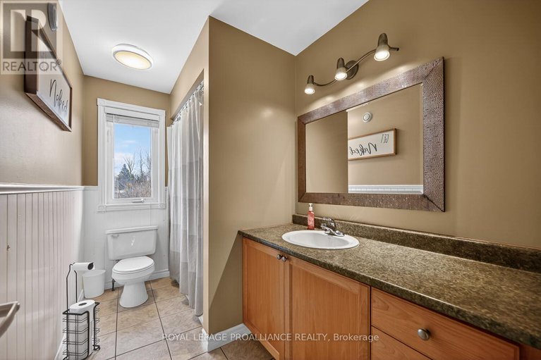 29557467/5500-meadowbrook-drive/iroquois/south-dundas/ontario/K0E1K0_18