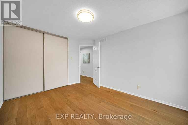 29355666/14-sandcliffe-terrace/centrepointe/ottawa/ontario/K2G5X1_30