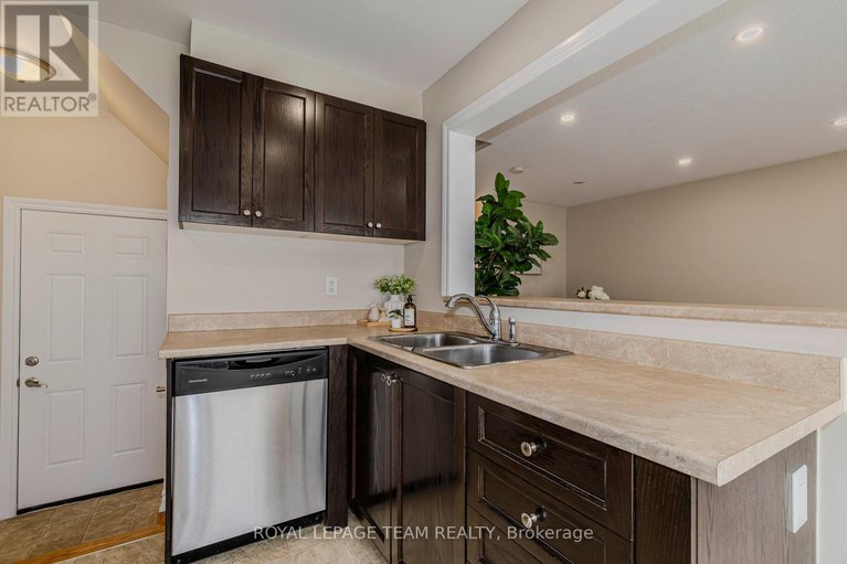 28318238/466-meadowhawk-crescent/half-moon-bay/ottawa/ontario/K2J5W7_13