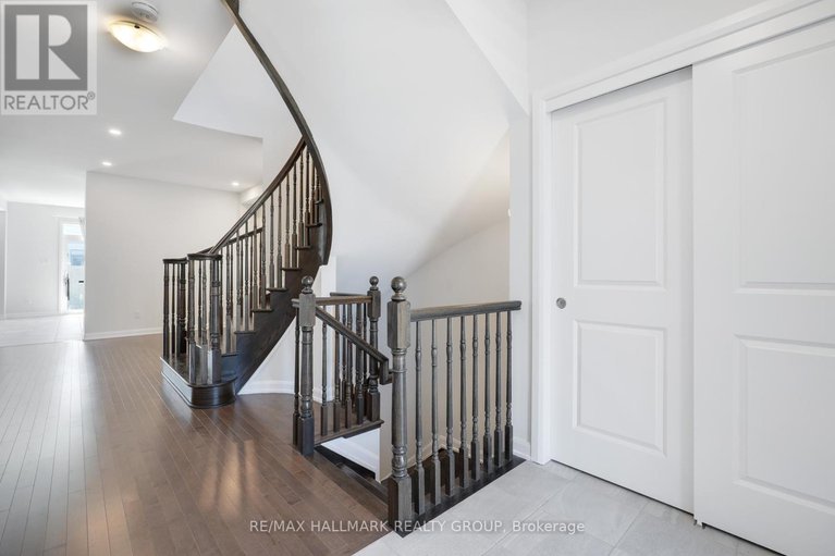 28767574/68-ralph-erfle-way/half-moon-bay/ottawa/ontario/K2J6V5_3