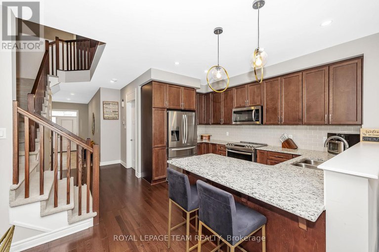 28564716/526-edenwylde-drive/remainder-of-stittsville-area/ottawa/ontario/K2S2K4_8