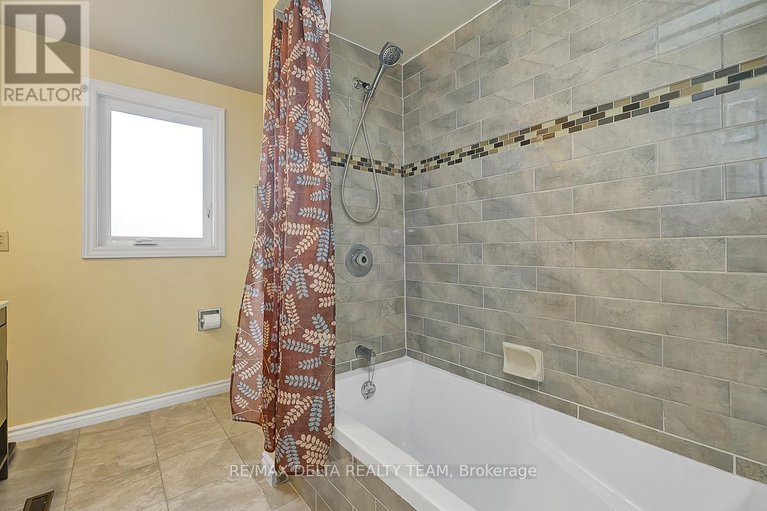 28875879/6096-meadowhill-crescent/chapel-hill/ottawa/ontario/K1C5R8_30