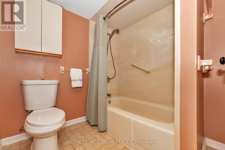 28964776/2307-scrivens-drive/osgoode-twp-north-of-reg-rd-6/ottawa/ontario/K0A2P0_23