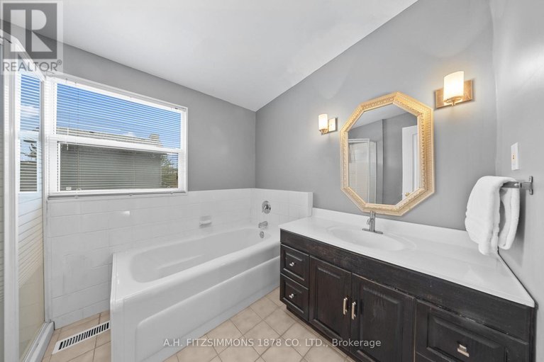 29668585/564-tweedsmuir-avenue/westborohampton-park/ottawa/ontario/K1Z5P2_24