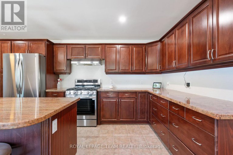 28831346/565-dufferin-street-w/winchester/north-dundas/ontario/K0C2K0_12
