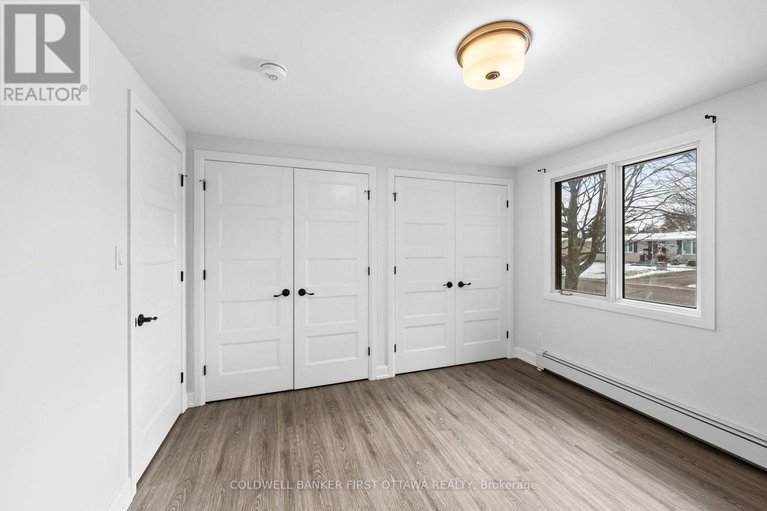 29157123/351-amiens-street/bilberry-creekqueenswood-heights/ottawa/ontario/K1E1P1_16