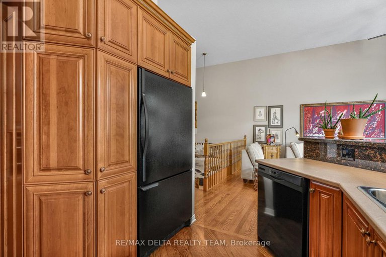 28779115/116-gladeview-private/upper-hunt-club/ottawa/ontario/K1T4C5_15