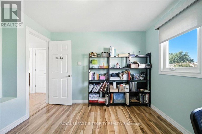 28632317/1097-moselle-crescent/convent-glen/ottawa/ontario/K1C2S8_28