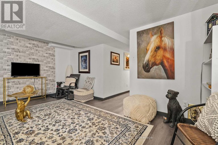 29485311/1126-millwood-court/convent-glen-north/ottawa/ontario/K1C3G1_32