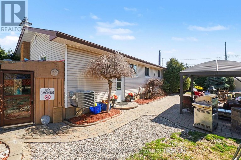 29639067/1402-jamison-avenue/bilberry-creekqueenswood-heights/ottawa/ontario/K1E1J5_11