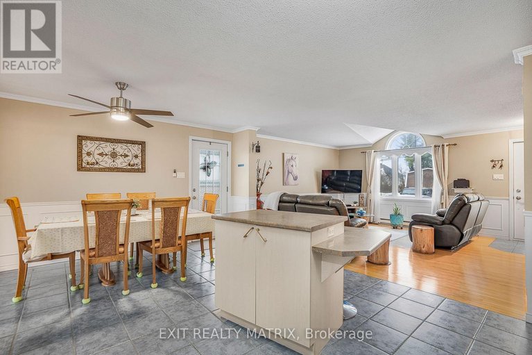 29241507/213-longueuil-street/lorignal/champlain/ontario/K0B1K0_9