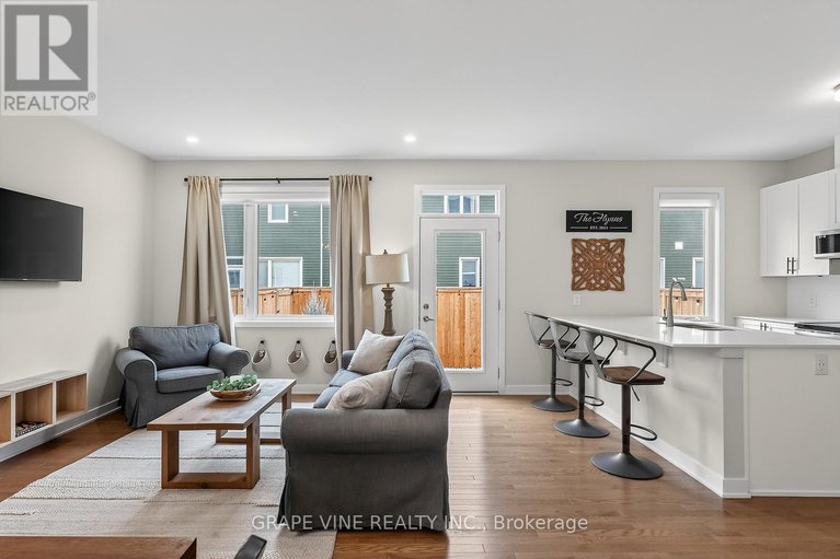 29145607/2005-postilion-street/btwn-franktown-rd-fallowfield-rd/ottawa/ontario/K0A2Z0_9