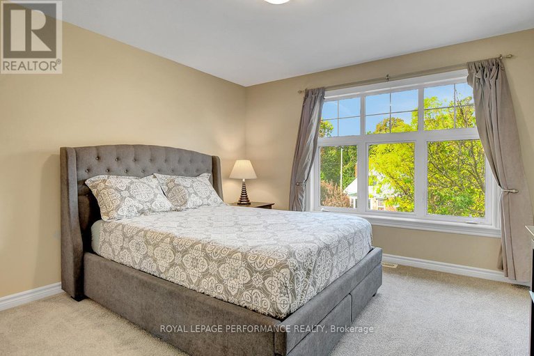 29013155/318-iona-street/westborohampton-park/ottawa/ontario/K1Z7B9_13
