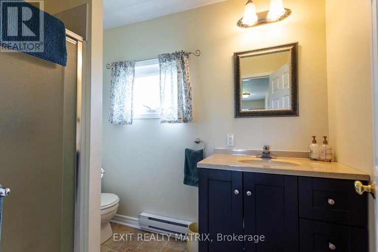 28874939/1467-wade-road/russell-twp/russell/ontario/K4R1E5_9