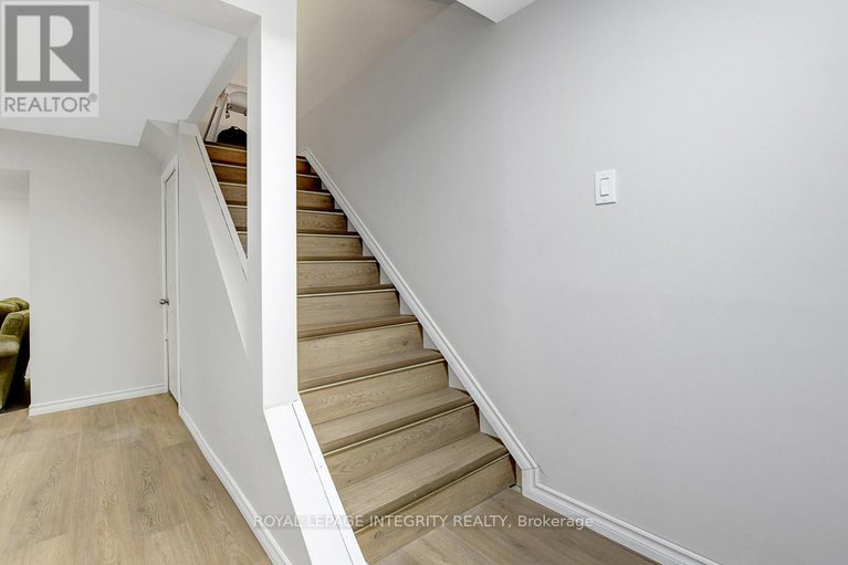 29178454/34-stokes-crescent/glencairnhazeldean/ottawa/ontario/K2L2Z4_27