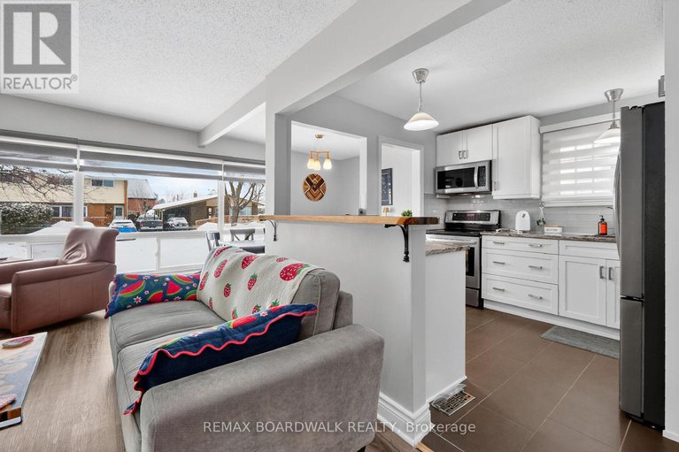 29402322/2462-tupper-avenue/hawthorne-meadows/ottawa/ontario/K1G1G7_13