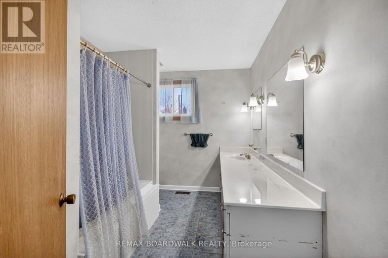 29666453/103-christopher-hamilton-street/richmond/ottawa/ontario/K0A2Z0_27