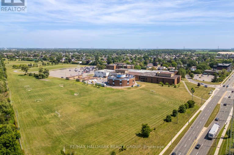 28819608/m-15-banner-road/sheahan-estatestrend-village/ottawa/ontario/K2H8T3_31