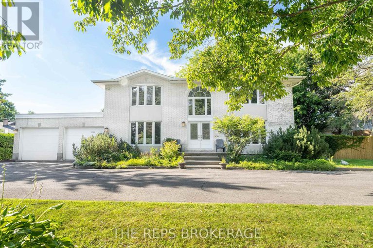 28788760/3062-upper-otterson-place/mooneys-bayrevelstoke/ottawa/ontario/K1V7B6_4