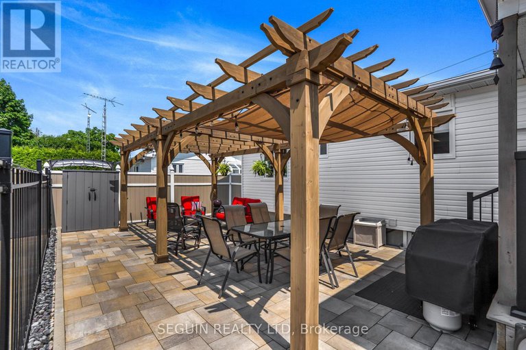 28620746/114-stanley-avenue/vankleek-hill/champlain/ontario/K0B1R0_9