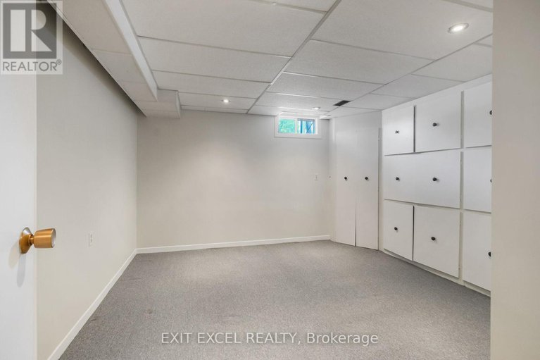 28416258/396-roxdale-avenue/bilberry-creekqueenswood-heights/ottawa/ontario/K1E1V5_25