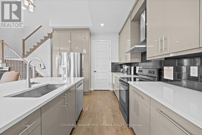 28927561/562-queen-mary-street/overbrookcastle-heights/ottawa/ontario/K1K1W1_8