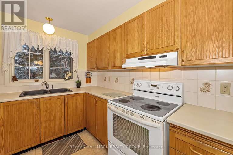 29212913/1835-windflower-way/chapel-hill/ottawa/ontario/K1C5Z8_13