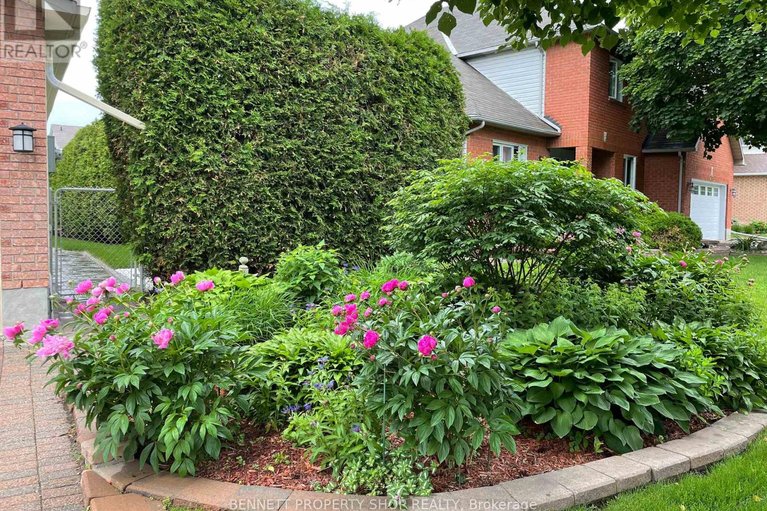 29404240/216-macdougall-street/village-of-russell/russell/ontario/K4R1A5_36