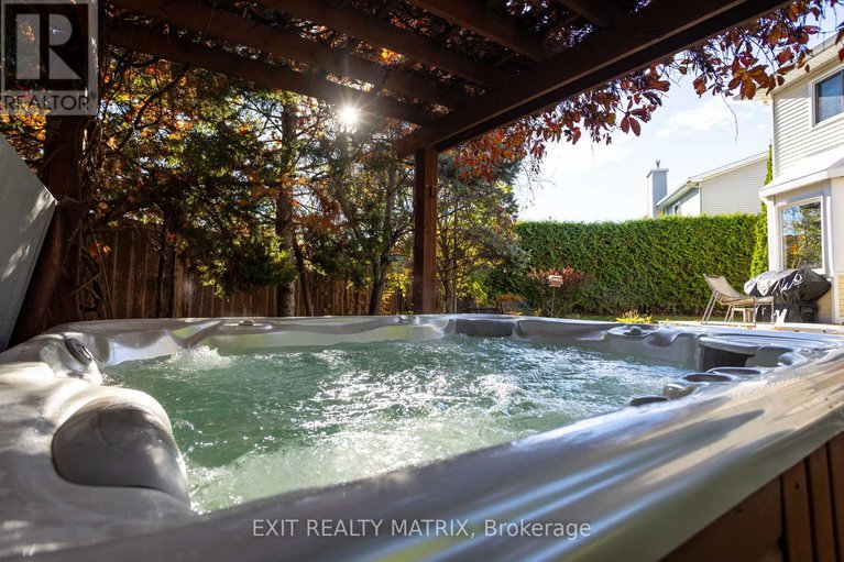 29422357/1879-rosewind-court/chapel-hill/ottawa/ontario/K1C7E3_48