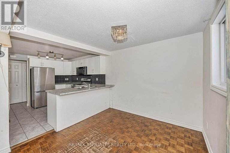 29181830/67-392-garden-glen-private/meadowlandscrestview/ottawa/ontario/K2G1E4_11