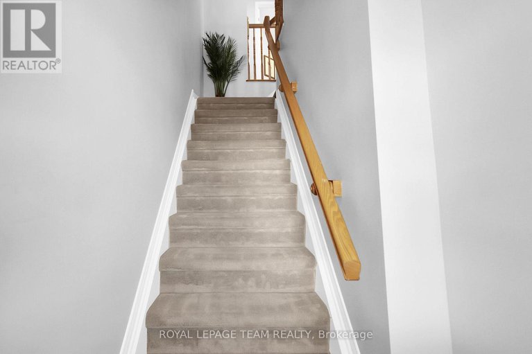 28988068/334-wiffen-private/westcliffe-estates/ottawa/ontario/K2H1G3_4