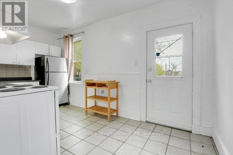 28627052/293-powell-avenue/west-centre-town/ottawa/ontario/K1S2A6_15