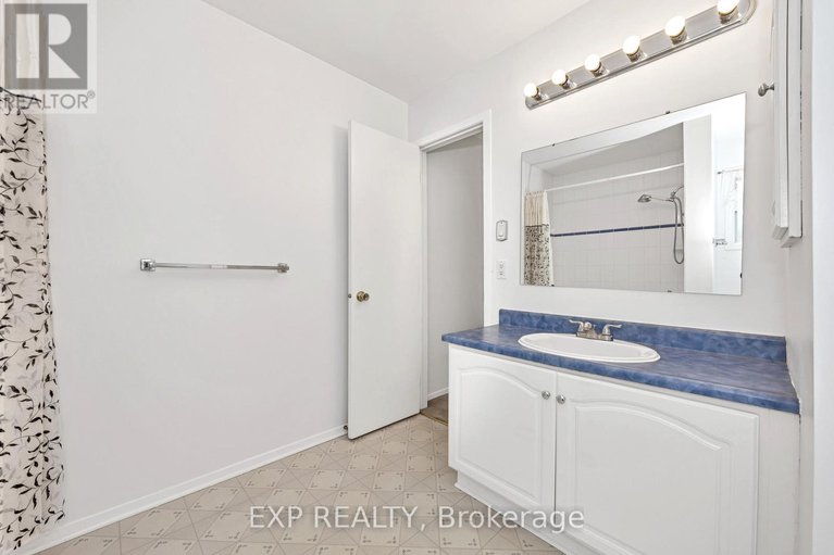 28480509/29-gowrie-drive/glencairnhazeldean/ottawa/ontario/K2L2T5_34