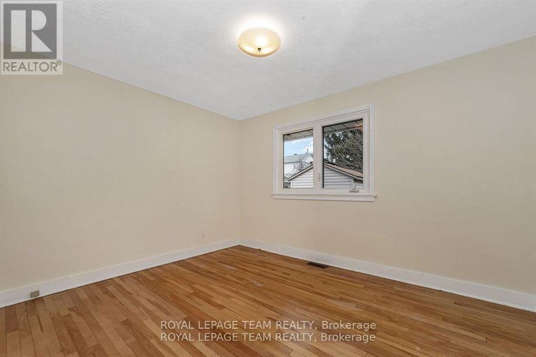 28367532/2099-balharrie-avenue-s/hawthorne-meadows/ottawa/ontario/K1G1G4_9